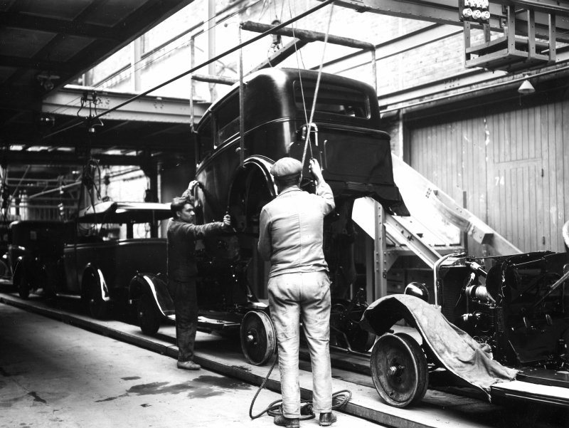 dpose caisse Peugeot 1930